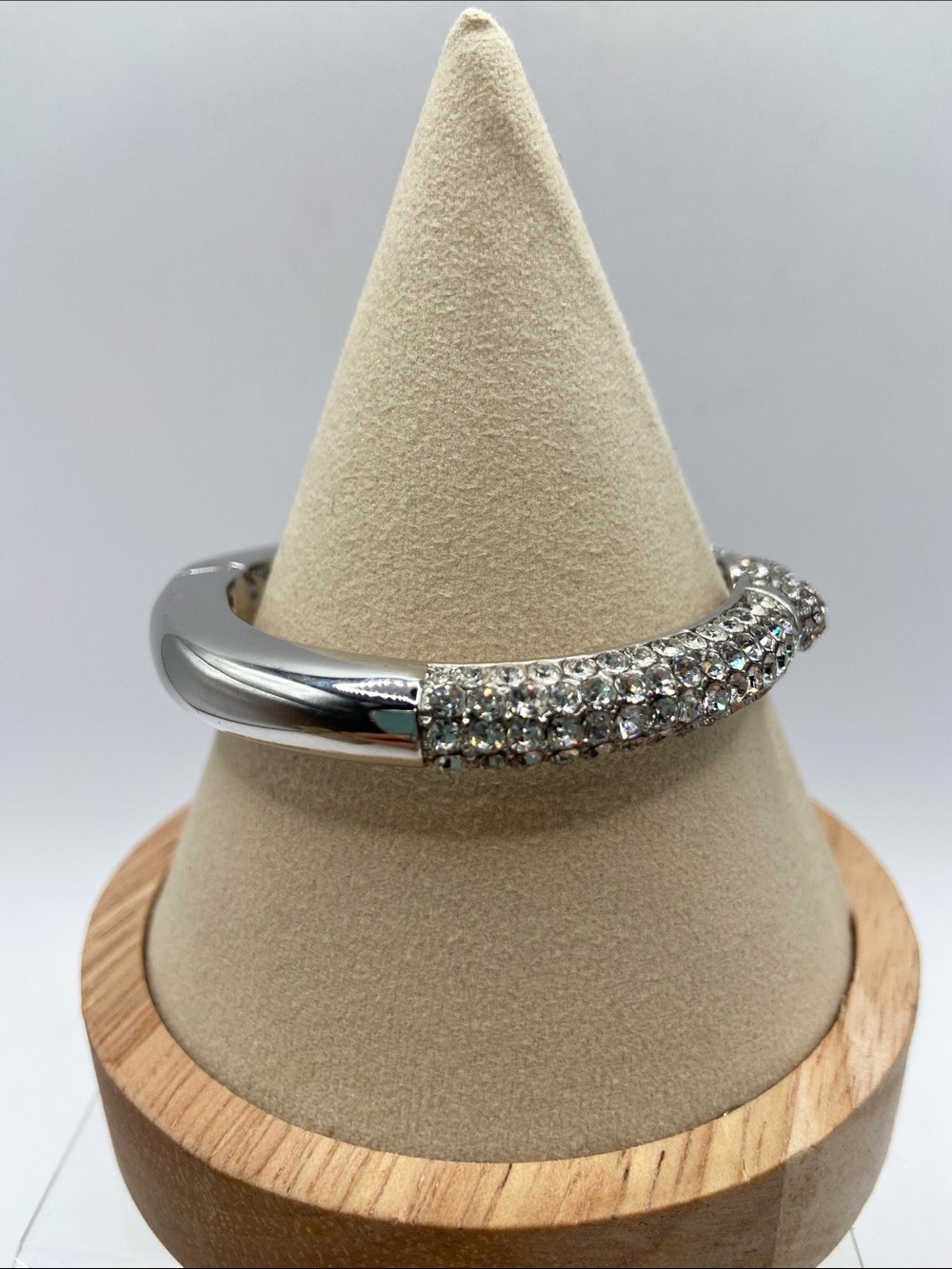 Joan Boyce Kissable Cuff Pave Crystal Hinged Cuff Bracelet Silver Tone Size M - Picture 5 of 8